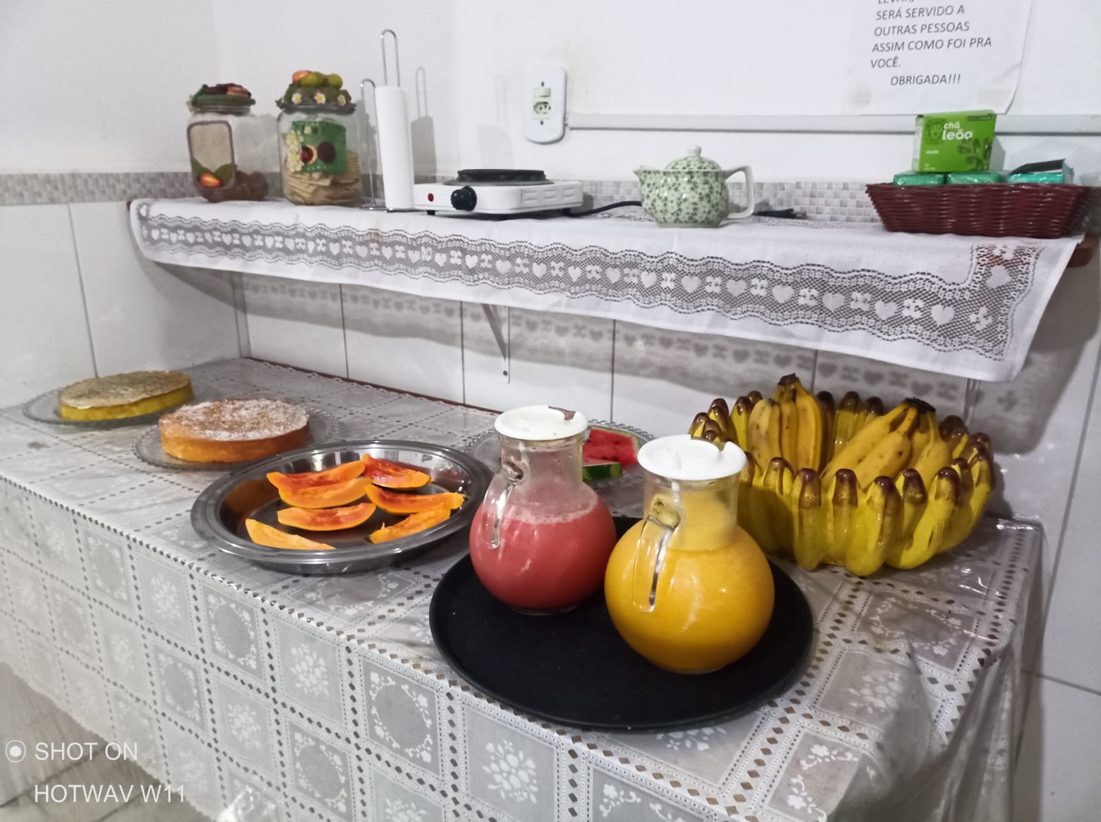 Bancada de frutas e sucos